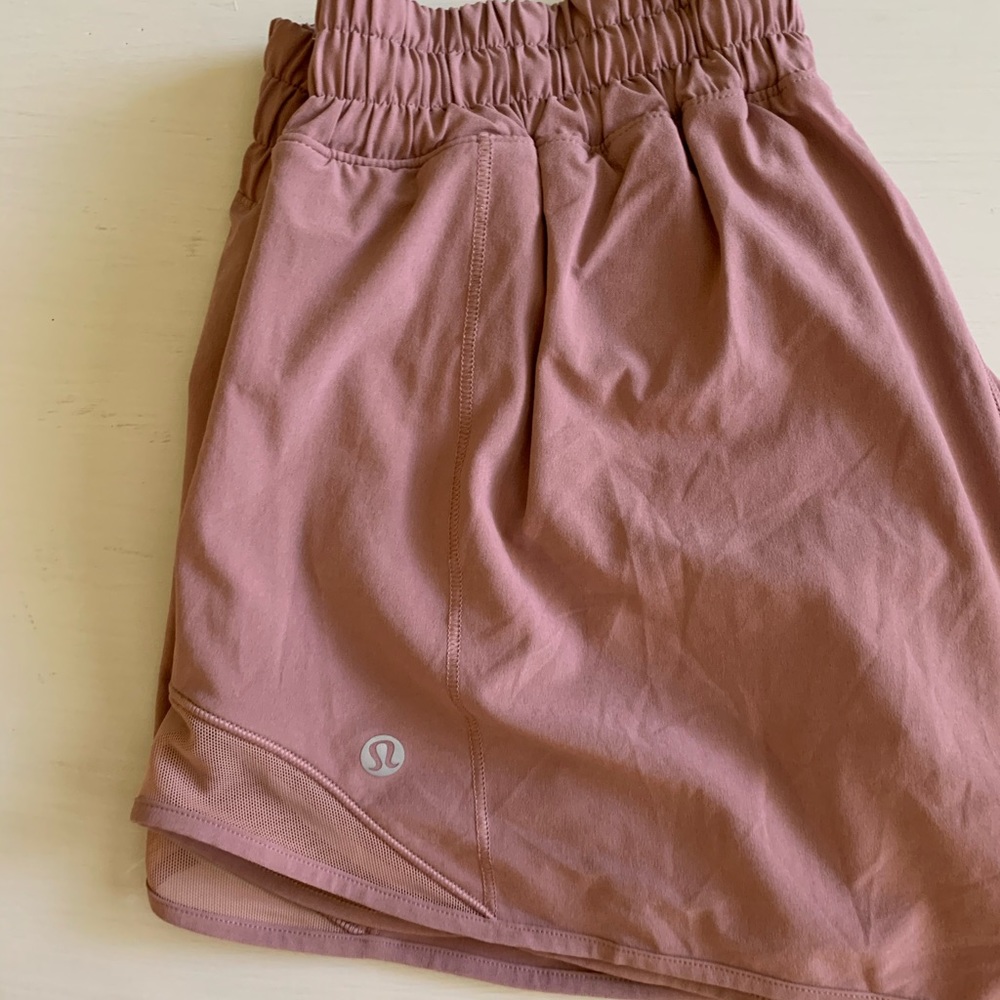 ⭐️RARE LULULEMON Figue Hotty Hot short 4”